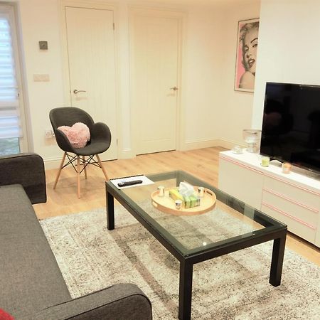 Stylish 2 Bedroom Apartment In The Heart Of Greenwich Londra Esterno foto