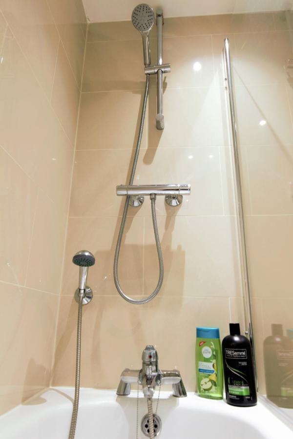 Stylish 2 Bedroom Apartment In The Heart Of Greenwich Londra Esterno foto