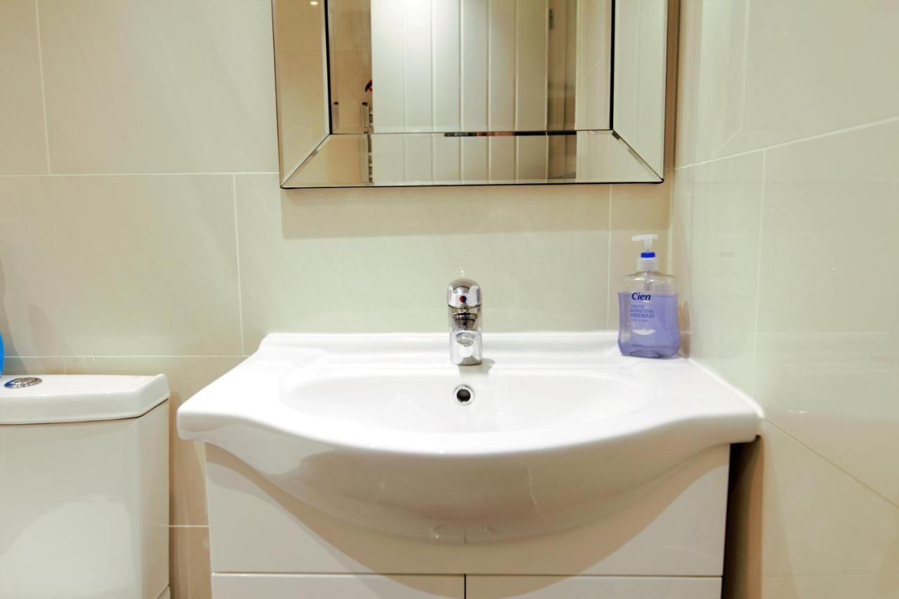 Stylish 2 Bedroom Apartment In The Heart Of Greenwich Londra Esterno foto