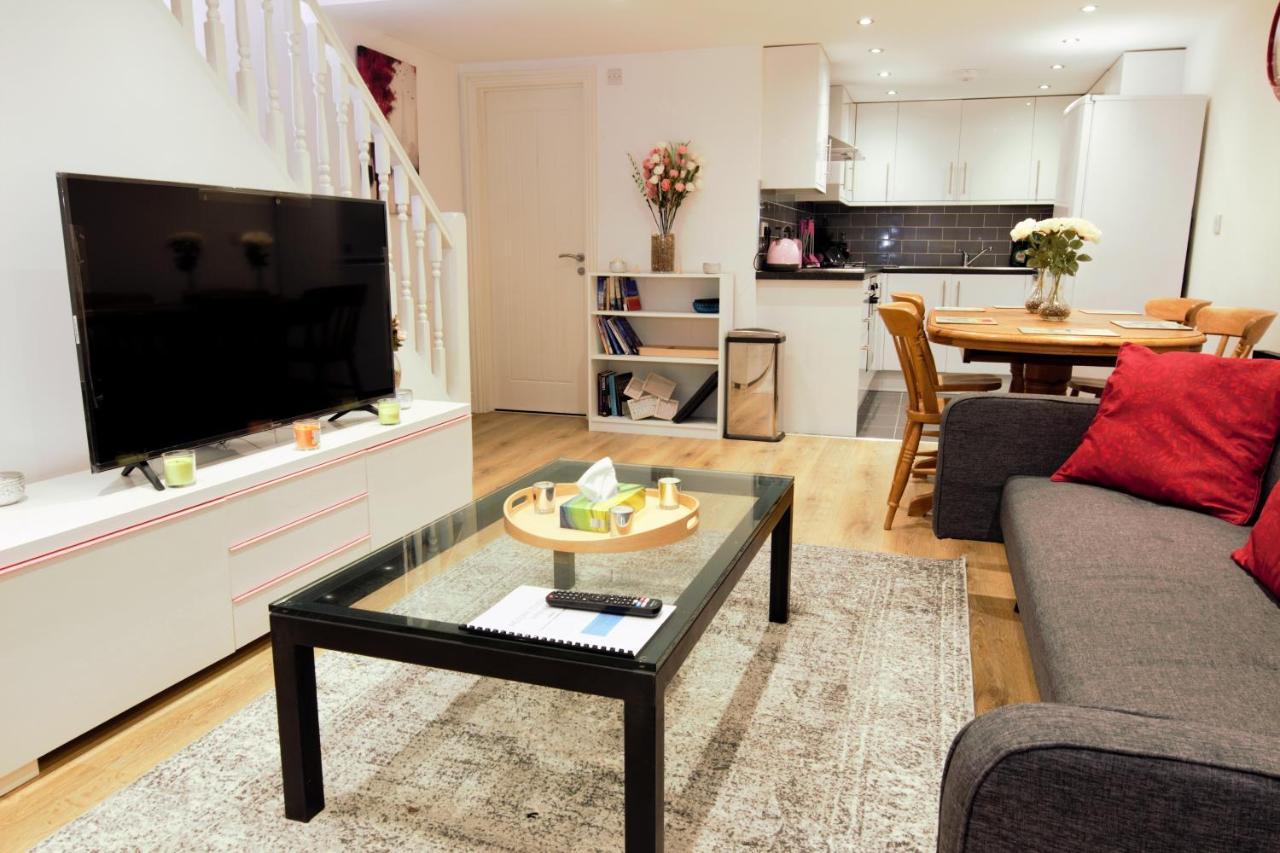 Stylish 2 Bedroom Apartment In The Heart Of Greenwich Londra Esterno foto